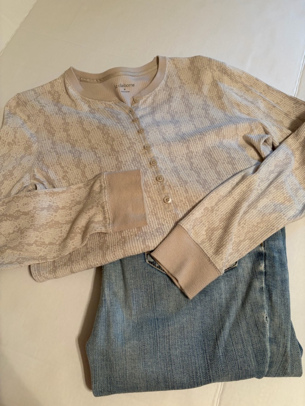 Liz Claiborne Cream Patterned Henley — Medium